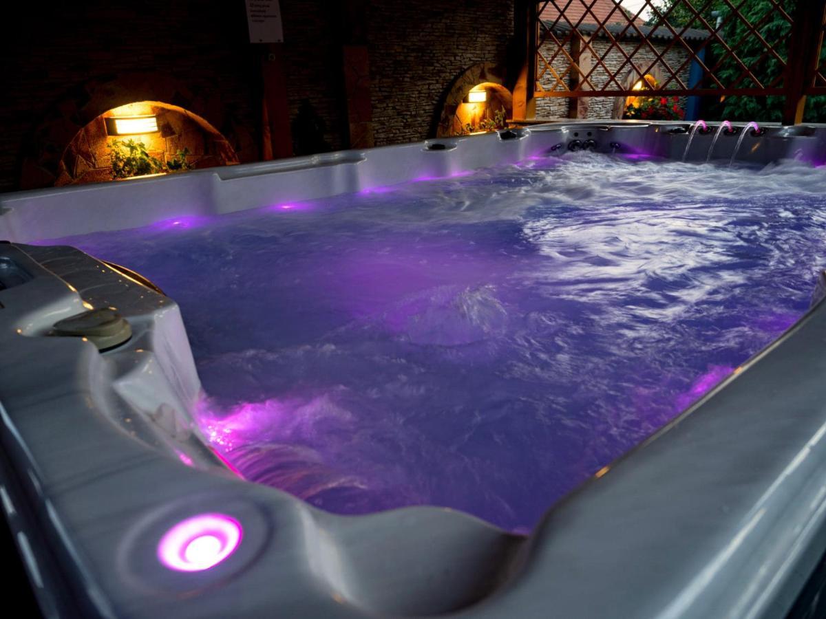 Kék Lagúna Wellness *
