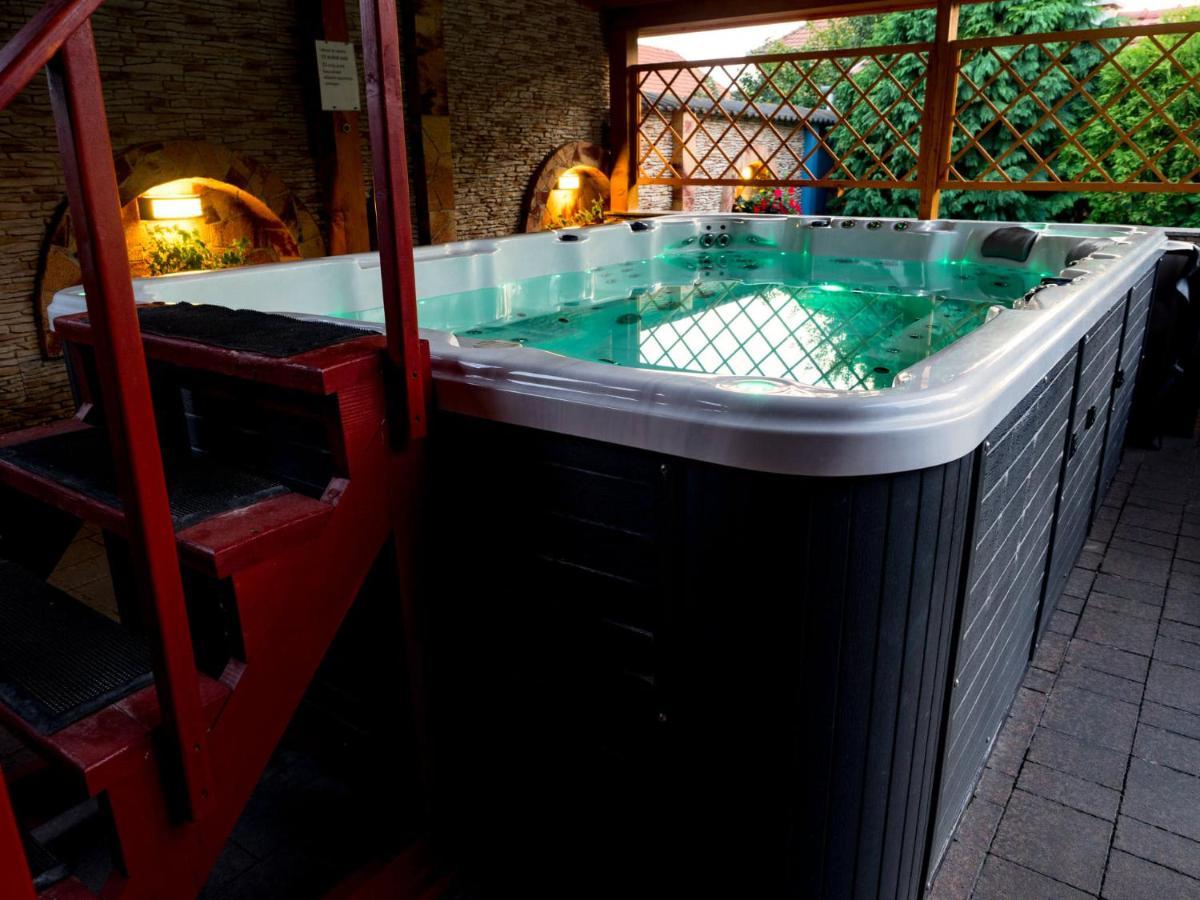 Kék Lagúna Wellness *