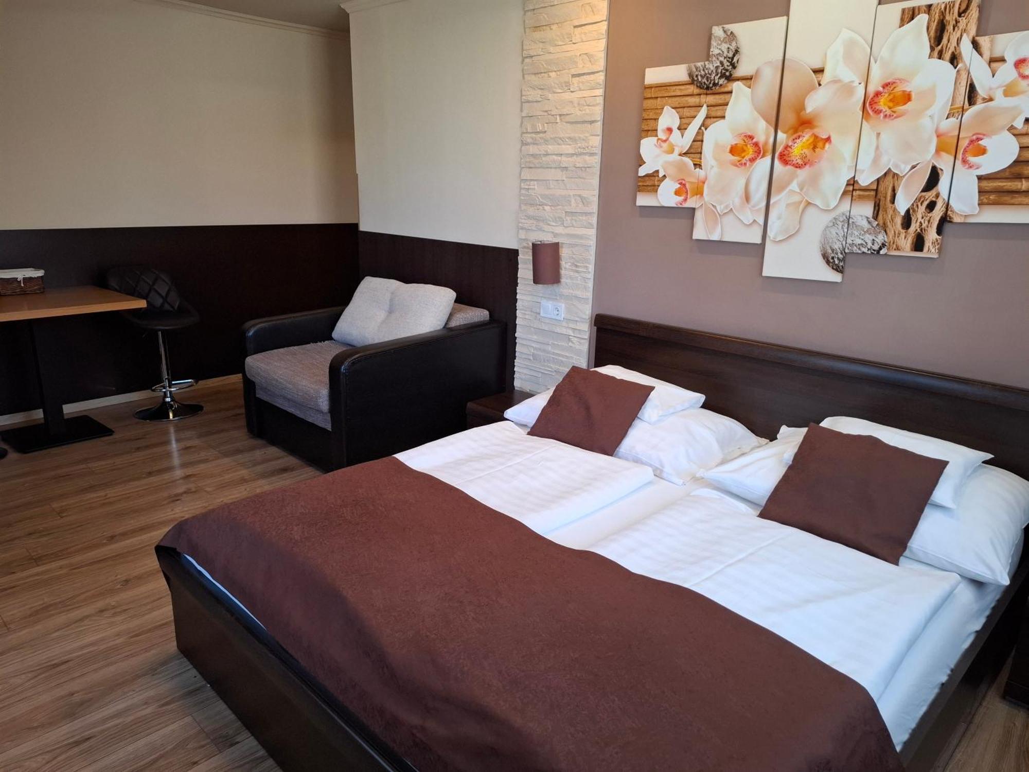 Kek Laguna Wellness Эгерсалок